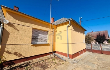 Eladó családi ház