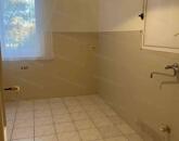 Szolnokon a Várkonyi téren 1 emeleti 2 szobás lakás eladó!