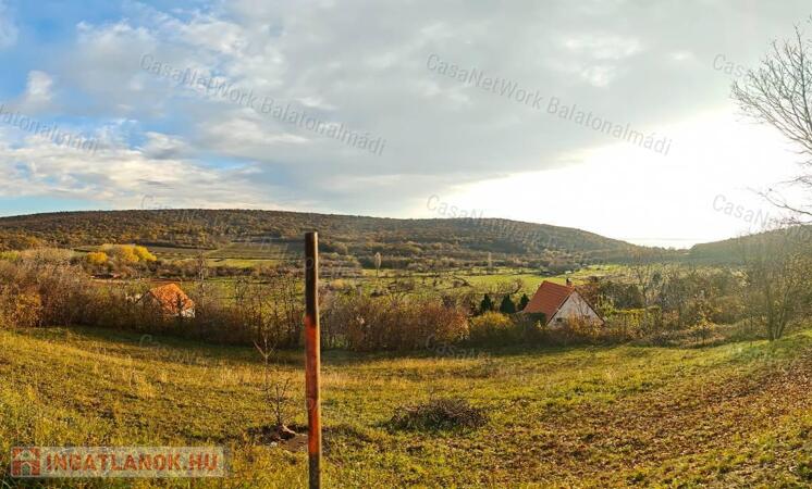 Panorámás zártkert Felsőörsön