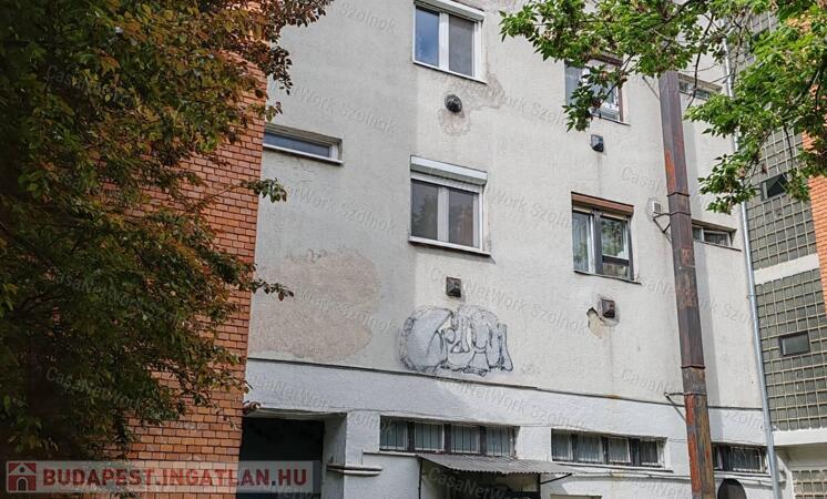 Eladó 1.emeleti felújított lakás Szolnok abszolút belvárosában!                                 