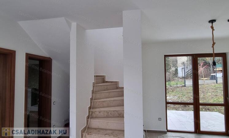 Eladó új építésű ikerházfél Tihanyban!                                 