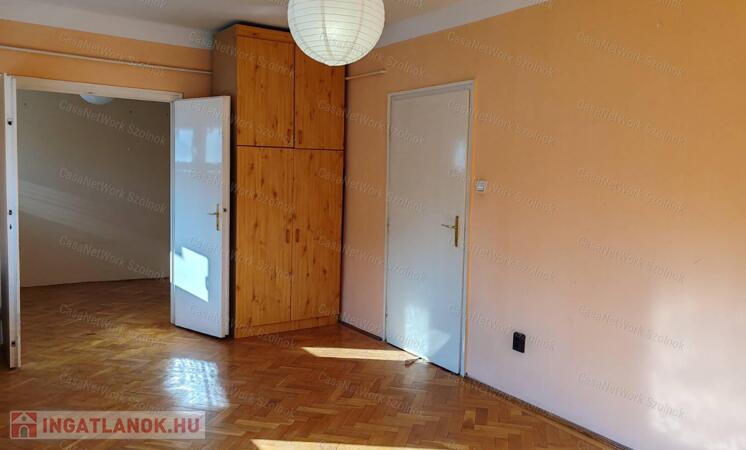 Szolnok belvárosában 36 nm-es, 1.emeleti lakás eladó!