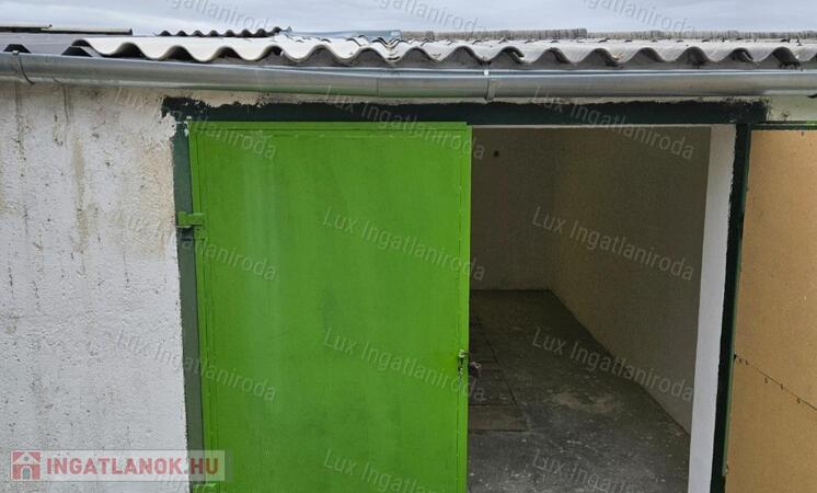 Oroszlány, Borbálán eladó Garázs!