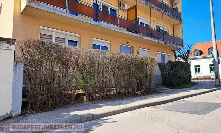 Központban, földszinten-eladó LAKÁS BALATONFÜREDEN                                 