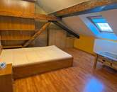 Otthonos, hangulatos tetőtéri lakás eladó Sopronban