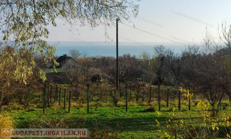 Gyönyörű kilátással balatonalmádi lakóövezeti telek                                 