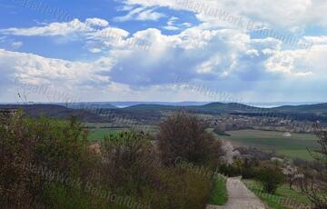 Eladó telek/földterület