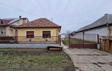 Eladó családi ház