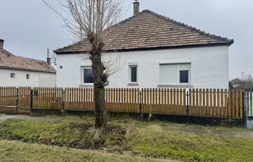 Eladó családi ház