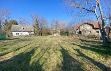 Eladó telek/földterület