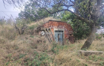 Eladó telek/földterület