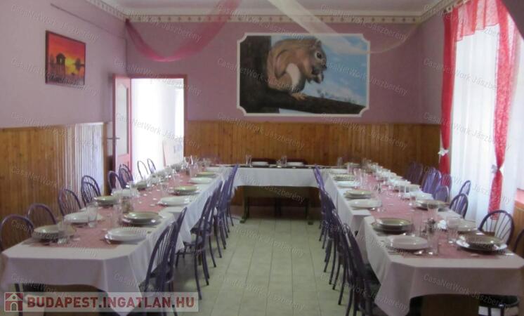 Tarnaméra központjában 166 nm-es, melegkonyhás vendéglátó üzlet eladó!                                 