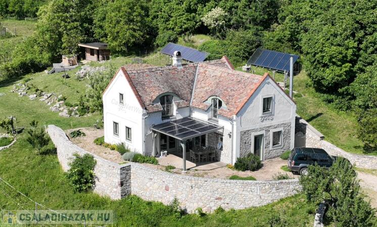 2,4 ha öko-birtok a Balaton-felvidéki Nemzeti Park tetején                                 