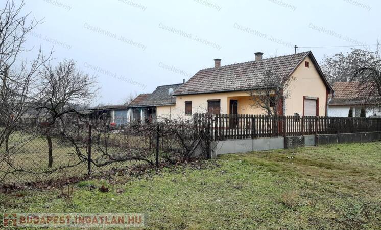 Jászágón 4771 nm-es telken eladó egy 54 nm-es, 2 szobás családi ház                                 