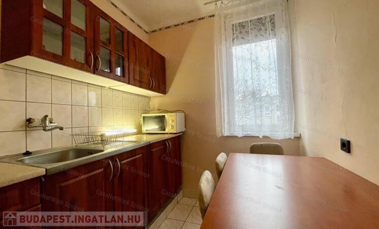 Eladó Szolnok Belvárosában a Kolozsvári úton egy 48 m2-es lakás                                 