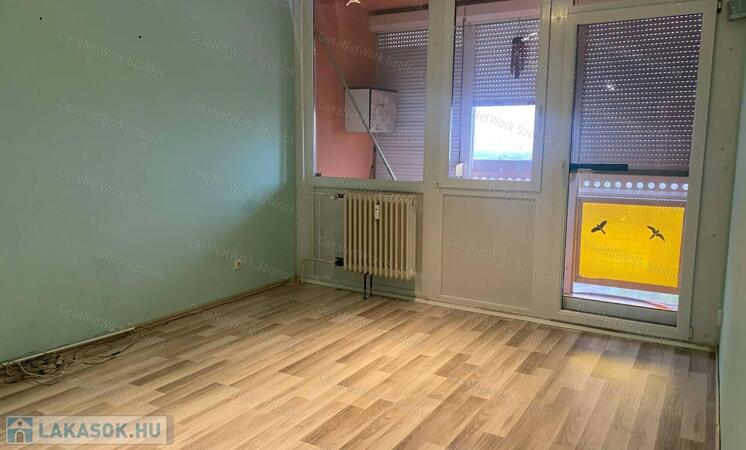 Szolnokon  a Hild V. ltp. 2 szobás lakás eladó!                                 