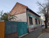 Eladó vállalkozásra kiváló, 102nm-es ház Szolnok forgalmas részén!