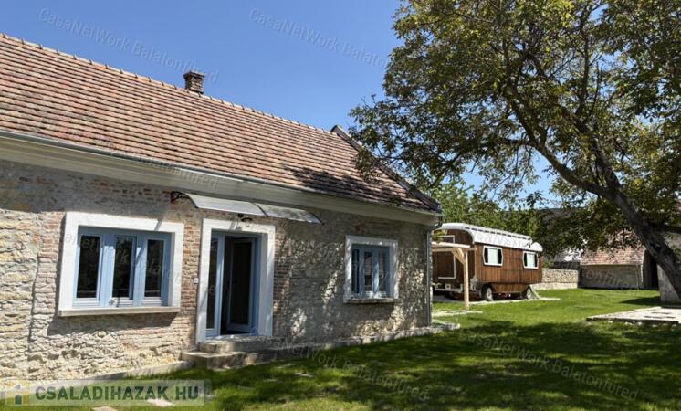 Eladó családi ház, bisztró, vendégház, pajta, istálló Vöröstón                                 