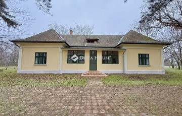 Eladó családi ház