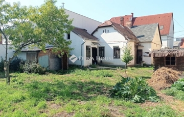Eladó családi ház