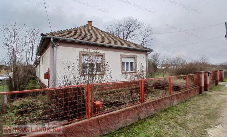 Eladó Tápiószelei 80 m2-s Családi Ház