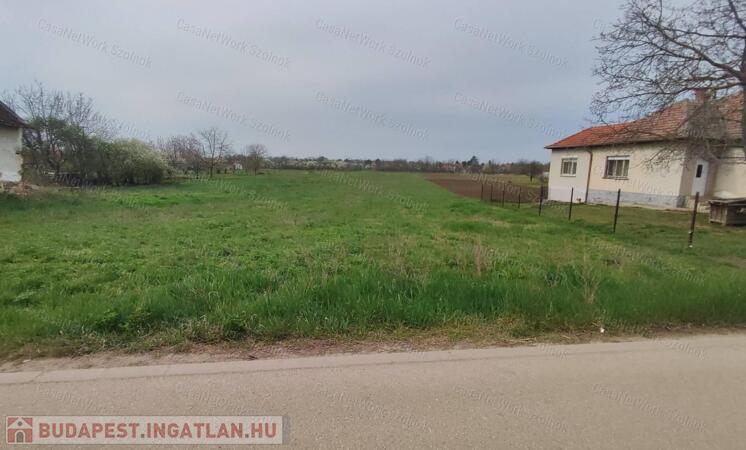 Eladó építési telek Szolnokon, a Kiss János utcában                                 