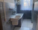 Szolnokon a Várkonyi téren 1 emeleti 2 szobás lakás eladó!