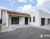 Eladó családi ház Tinnye 124 900 000 Ft