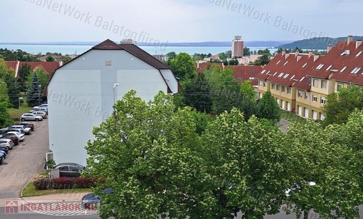 Belvárosi kényelem, panorámával - eladó társasházi lakás