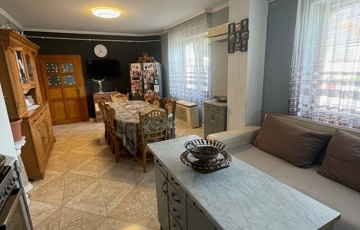 Eladó családi ház