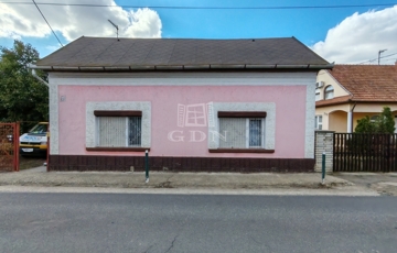 Eladó családi ház