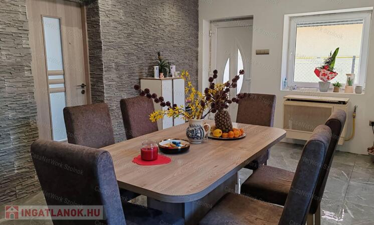 Kengyelen kétszobás családi ház eladó!