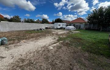 Eladó telek/földterület