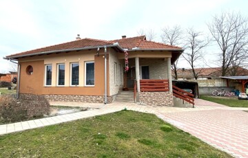 Eladó családi ház