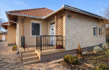 Eladó családi ház