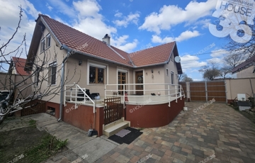 Eladó családi ház