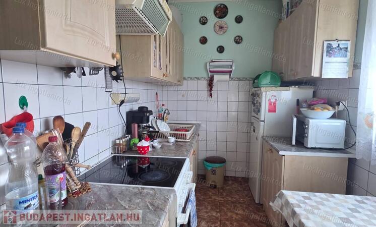 Eladó 4. emeleti világos 49nm-es 2 szobás lakás franciaerkéllyel !                                 