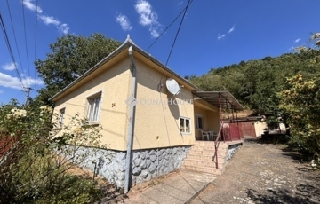 Eladó családi ház