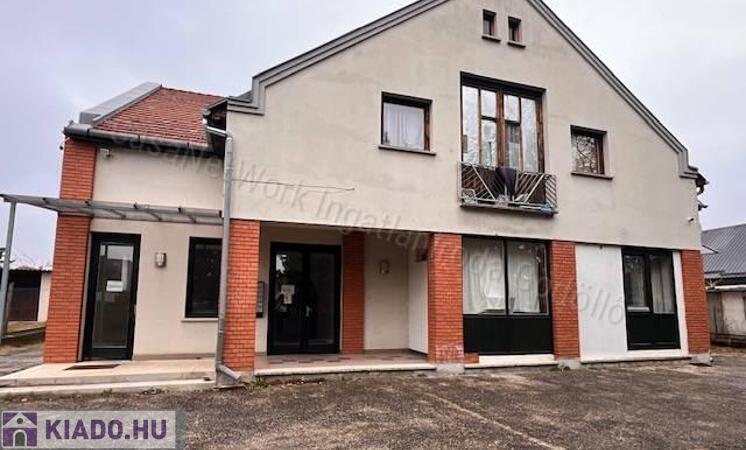 Irodának/raktárnak/vállalkozásnak                                 