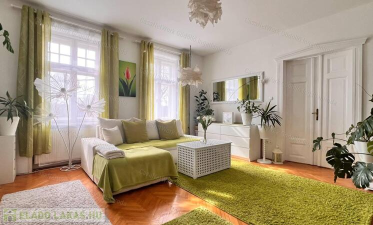 ANTAL-HEGY ÖLELÉSÉBEN TÜNDÉRI LAKÁS                                 