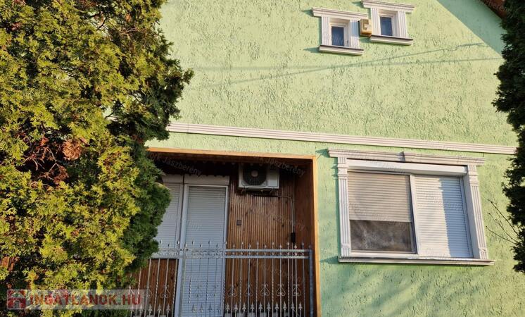 Tarnaörsön 109 nm-es, 3 szobás családi ház eladó, 3 fűthető garázzsal