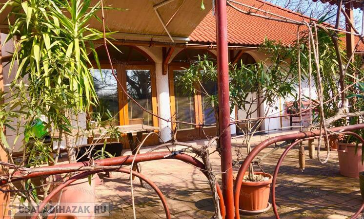 Részpanorámás Családi házát Balatonalmádi keleti kapujában                                 