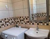 Komáromi, központi elhelyezkedésű, 2. emeleti 53 m-es lakás eladó!