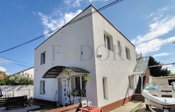 Eladó családi ház