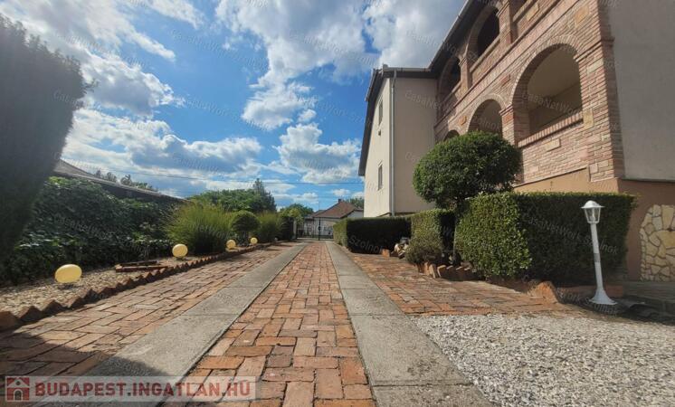 Mediterrán, 3 szintes családi ház–otthon és vállalkozás egyben                                 