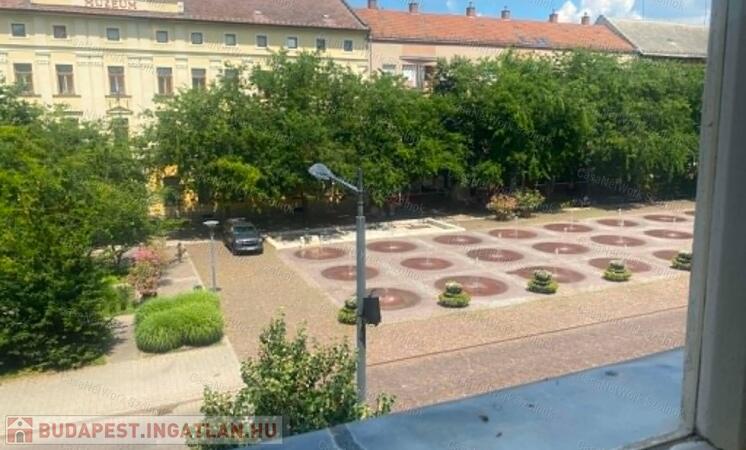 Szolnokon a Kossuth téren 1 szobás lakás eladó!                                 