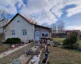 Cegléd-Ugyerben 4 szobás, téglaépítésű tanya eladó!