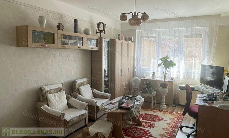 Eladó Cegléd szívében 70 m2 Téglalakás                                 