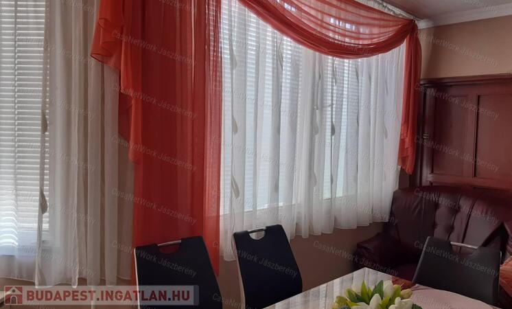 Jászberényben 90 nm-es, 3 szobás családi ház sürgősen eladó                                 