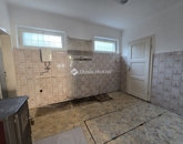 Eladó családi ház Pécs 26 900 000 Ft